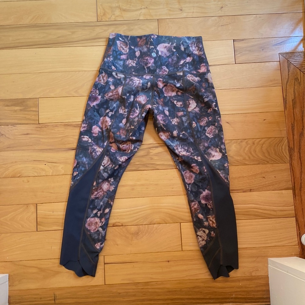 Lululemon Wunder Under Crop High-Rise *Roll Down Scallop Black Floral size 4